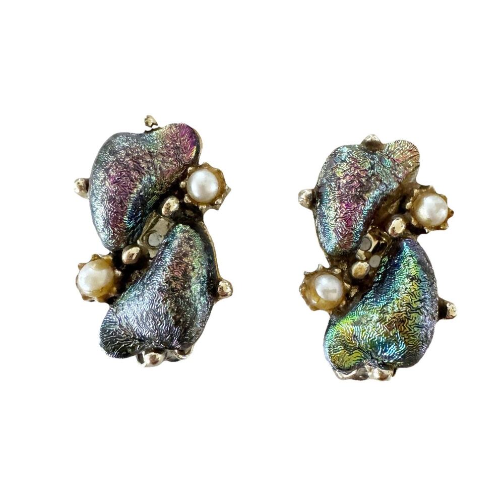 1950s Aurora Borealis Peacock Art Glass‎ & Faux Pearl Clip-On Earrings Gold Tone